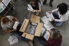 Segunda vuelta en Colombia entre Duque y Petro pero la definen votantes de Fajardo